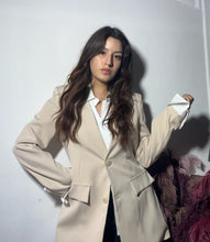 Carica l'immagine nel visualizzatore di Gallery, Blazer beige con camicia 🌾
