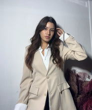 Carica l'immagine nel visualizzatore di Gallery, Blazer beige con camicia 🌾