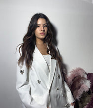 Carica l'immagine nel visualizzatore di Gallery, Giacca bianca con dettagli gioiello 🤍
