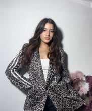 Carica l'immagine nel visualizzatore di Gallery, Giacca con stampa animalier 🐆
