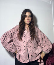 Carica l'immagine nel visualizzatore di Gallery, Camicia rosa a pois🌷
