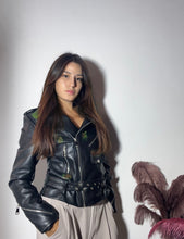 Carica l'immagine nel visualizzatore di Gallery, Giacca di pelle nera 🖤
