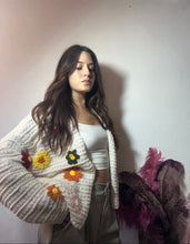 Carica l'immagine nel visualizzatore di Gallery, Cardigan con fiori ricamati🌸
