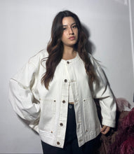 Carica l'immagine nel visualizzatore di Gallery, Giacca bianca 🪽
