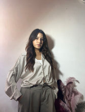 Carica l'immagine nel visualizzatore di Gallery, Camicia a pois marroni🤎
