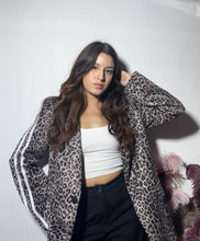 Carica l'immagine nel visualizzatore di Gallery, Giacca con stampa animalier 🐆
