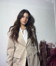 Carica l'immagine nel visualizzatore di Gallery, Blazer beige con camicia 🌾
